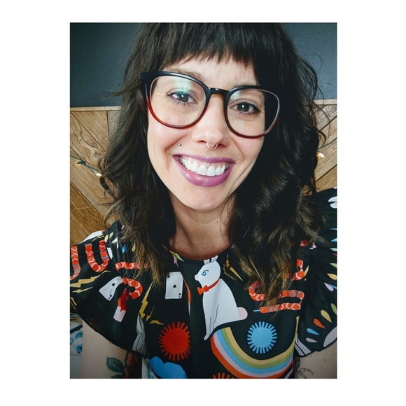 Meet your Posher, Megan - Picture 3 of 3